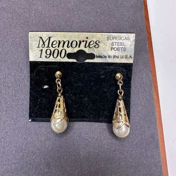 Vtg Memories 1900 Pearl Drop Earrings Gold Tone Filigree Shell Cap Made in USA - Picture 4 of 10